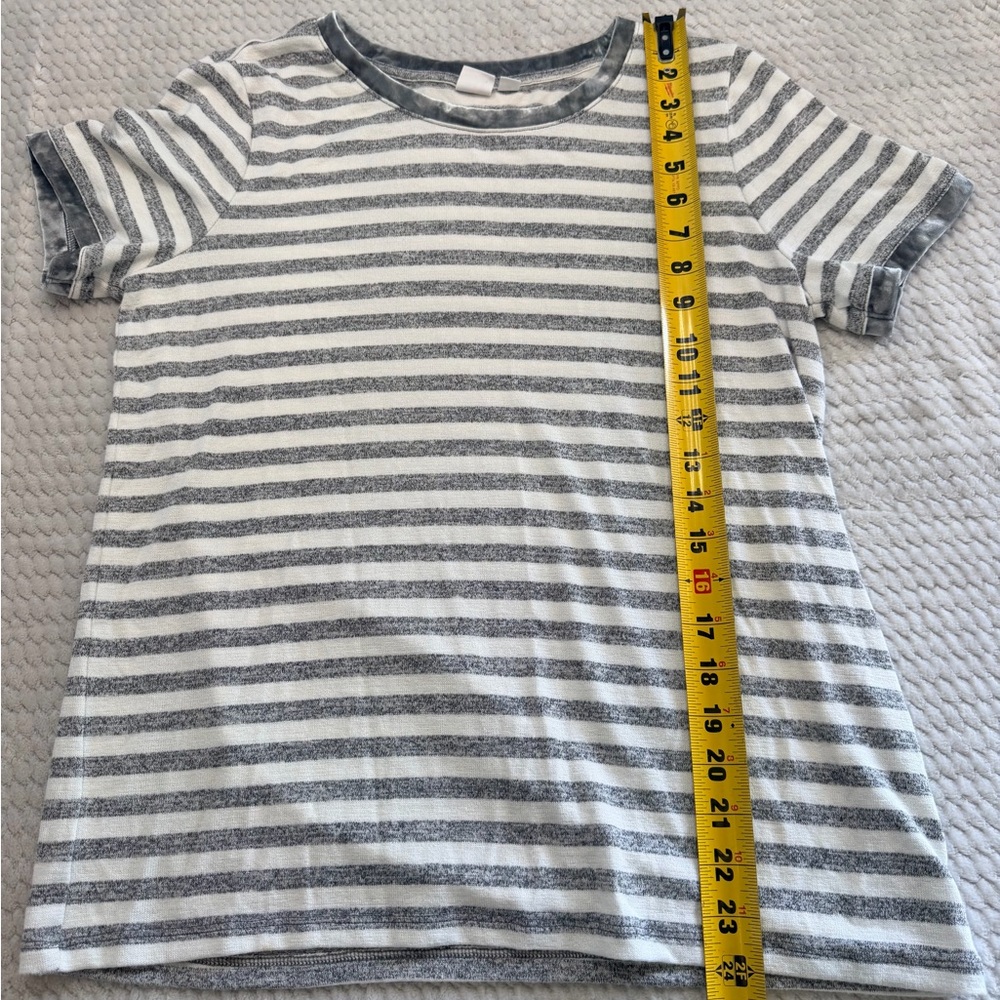 GAP Gray Striped Short Tee w Velvet Trimmed Sleeves - Picture 3 of 8